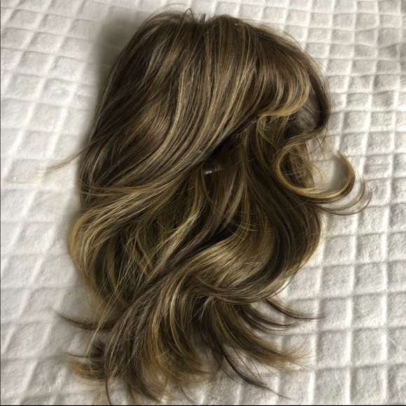 Hairdo Long With Layers Synthetic Wig - Picture 4 of 7